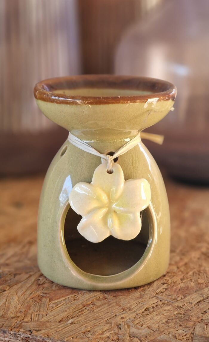 Æterisk oliebrænder grøn